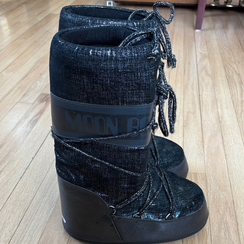Moon Boot Women's Glittery Black Winter Boots